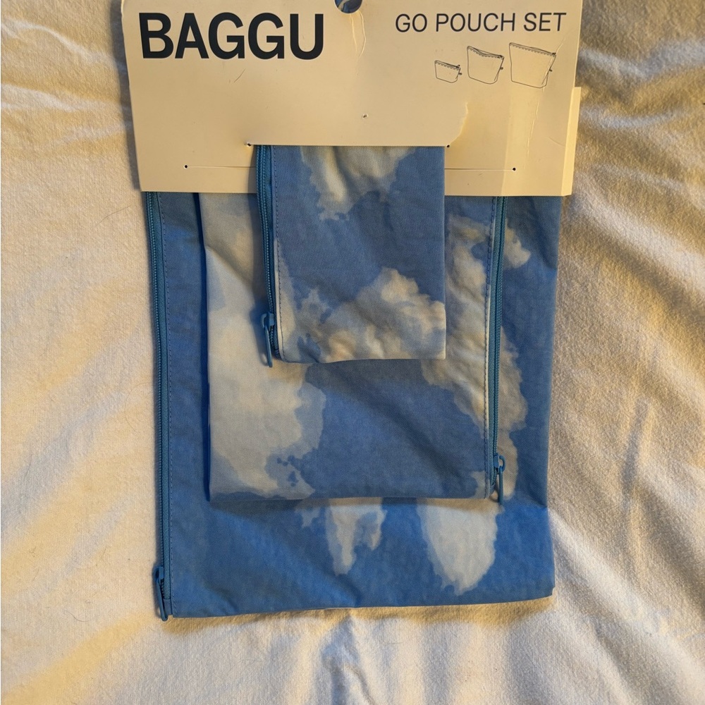 NWT BAGGU Go Pouch Set